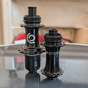 Industry Nine Solix (Pair)